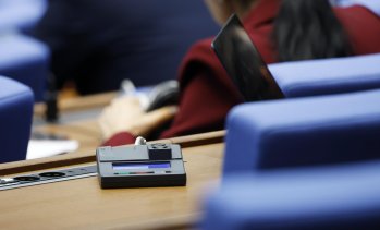 Законопроектът за бързите кредити беше приет на първо четене с критики от опозицията
