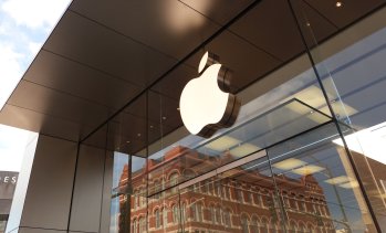 Приходите на Apple надхвърлиха очакванията, но акциите са под натиск заради слаби прогнози