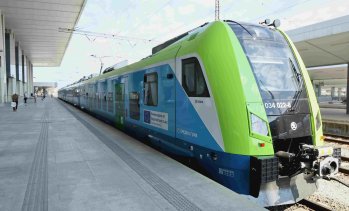 БДЖ ще разполагат с 60 нови мотриси до май 2027 г.