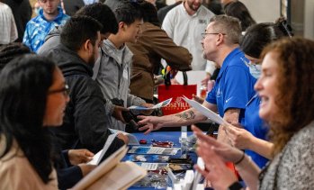 Молбите за помощи при безработица в САЩ скачат с най-резкия си темп от 2020 г.