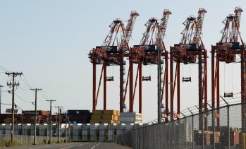 Търговският дефицит при стоките на САЩ стигна най-високото си ниво от март 2025 г.