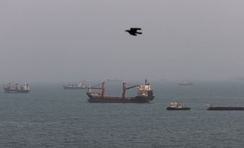 Иран и Оман са се договорили за споделяне на приходите от Ормузкия проток