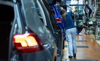 Работната сила в германската автоиндустрия се свива до най-ниското си ниво от над 20 години