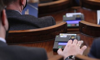Депутатите ще гласуват по внесения вот на недоверие към кабинета „Желязков“ утре