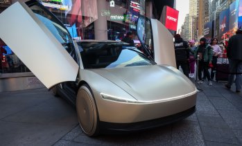 Tesla се готви да пусне Cybercab в действие още този месец