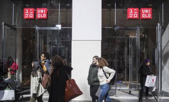Оперативната печалба на собственика на Uniqlo расте с близо 50%