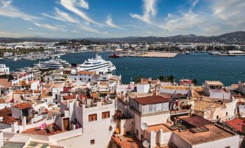 Мерките на Испания срещу свръхтуризма намаляват наполовина квартирите за туристи