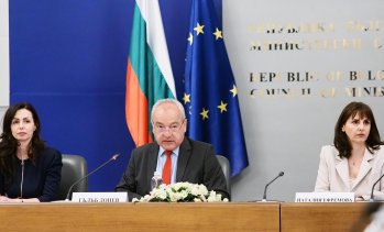 Правителството, синдикатите и бизнесът не се разбраха за осигуровките на държавните служители