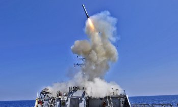 САЩ предупреждават съюзниците си за забавяне на доставките на оръжия с до 5 години