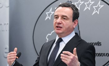 Парламентът на Косово преизбра Албин Курти за премиер, но политическата криза продължава