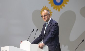 Съветниците на германския канцлер понижиха прогнозата си за икономическия растеж