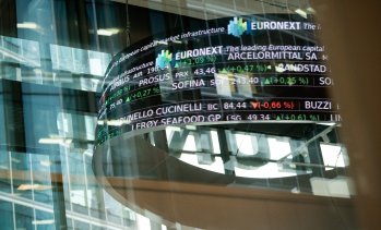 Европейските индекси първо поеха назад, но затвориха почти без изменения