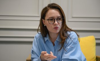 Зеленски освобождава украинския премиер като част от по-широко преструктуриране на кабинета
