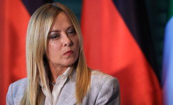 Коалицията на Мелони се пропуква заради натиск отдясно