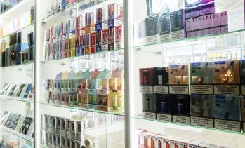 Великобритания иска да защити децата от вейповете, забранявайки привлекателните имена и аромати