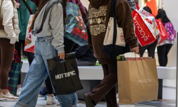 Продажбите на дребно в САЩ надминаха очакванията на анализаторите