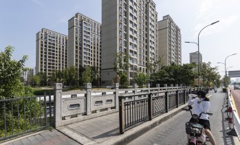 Възстановяването се отлага: Цените на жилищата в Китай ускоряват спада си