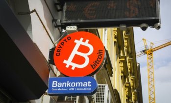 Данъчните ще получават информация от ползвателите на криптовалути