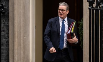 Ръстът на британската икономика през 2025 г. се очертава по-слаб от целта на лейбъристите