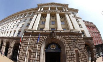 Правителството ще тегли държавен дълг до 3,8 млрд. евро