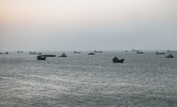 Петролът поскъпва на фона на засилващите се атаки срещу кораби в Ормузкия проток*