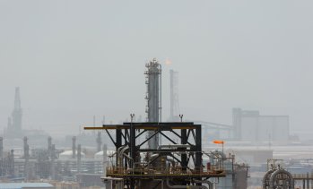МАЕ: Световното търсене на петрол ще отбележи първия си годишен спад от 2020 г. насам
