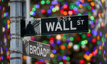 Wall Street отваря с ръстове и надежда за наситена с позитивни данни седмица*