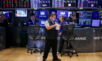 Dow Jones прибави над 400 пункта, S&P 500 завърши на още един рекорден връх