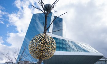 ЕЦБ: Войната в Иран нанесе сериозен удар върху потреблението в еврозоната