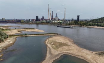 Неспирните жеги и сушата в Европа вещаят още проблеми за река Рейн и търговията 