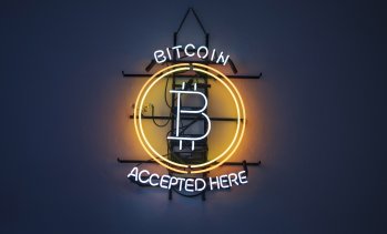 Цената на биткойна падна под 60 хил. долара за първи път от преизбирането на Тръмп