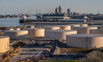 Рекордните цени на морския транспорт правят американския петрол твърде скъп за Азия