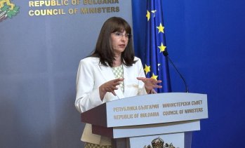 Обсъждат се варианти за повишаване на детските надбавки и помощите за ученици