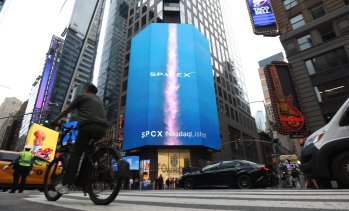 SpaceX води преговори за достъп до 80 хил. клетки в САЩ за нова мобилна мрежа