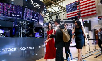 S&P 500 започва търговията с ръст, цената на петрола спада*