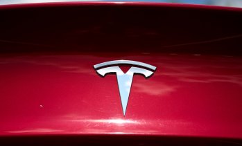 Подкрепата на Мъск за Тръмп е сринала лоялността към марката Tesla