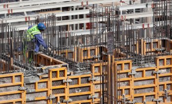 Строителната продукция в България се свива трети пореден месец през май 