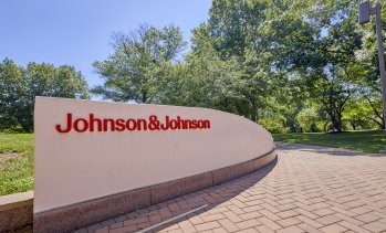 Johnson & Johnson надви очакванията за печалба и повиши прогнозите си
