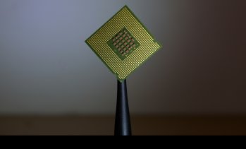 Китайските производители на AI чипове вдигат цените заради силния недостиг