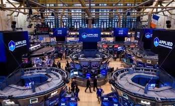 Индексът Dow Jones премина границата от 52 000 пункта за първи път в историята