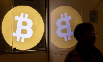 Отливът на 235 млрд. долара от биткойна говори за много по-голяма промяна в криптосектора