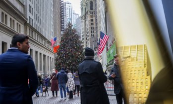 Dow започва последната сесия за седмицата с нов рекорд*