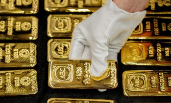 Китай е продължил да купува злато и през септември с поевтиняването на метала