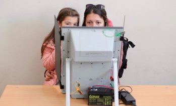 Избирателната активност към 15 ч. е 15,1%