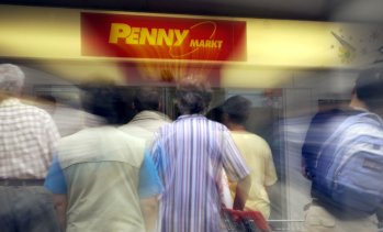 След Billa Rewe може да продаде и веригата магазини Penny в Италия