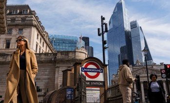 Британските фирми ще съкращават служители, но и ще повишават цените