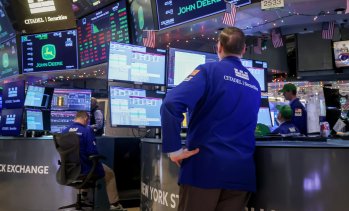 Технологичните акции оглавяват ръстовете на Wall Street на старта на сесията*