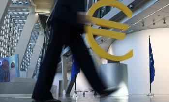 ЕЦБ: Ръстът на заплатите в еврозоната ще се ускори до следващата година