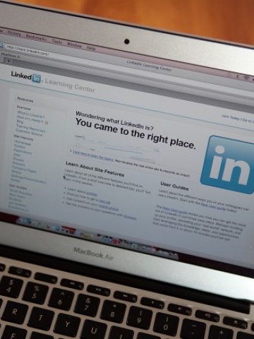 <p>
	LinkedIn изненада приятно инвеститорите си. <em>Снимка: Getty Images News</em></p>
