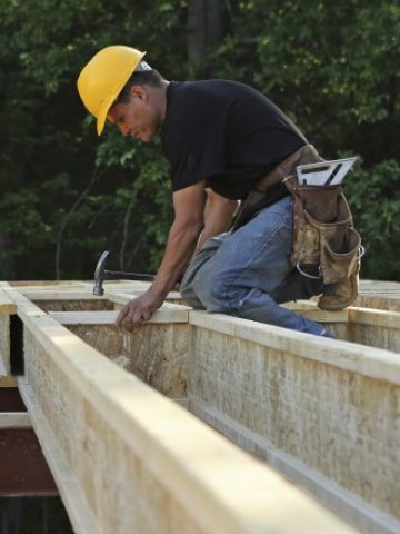 <p>
	Производството в американските заводи, мини и комунални компании е нараснало през юни&nbsp;с 0,3%. <em>Снимка: Ройтерс</em></p>
